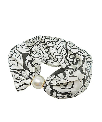 GS PEARL MAGNET SCARF NECKLACE