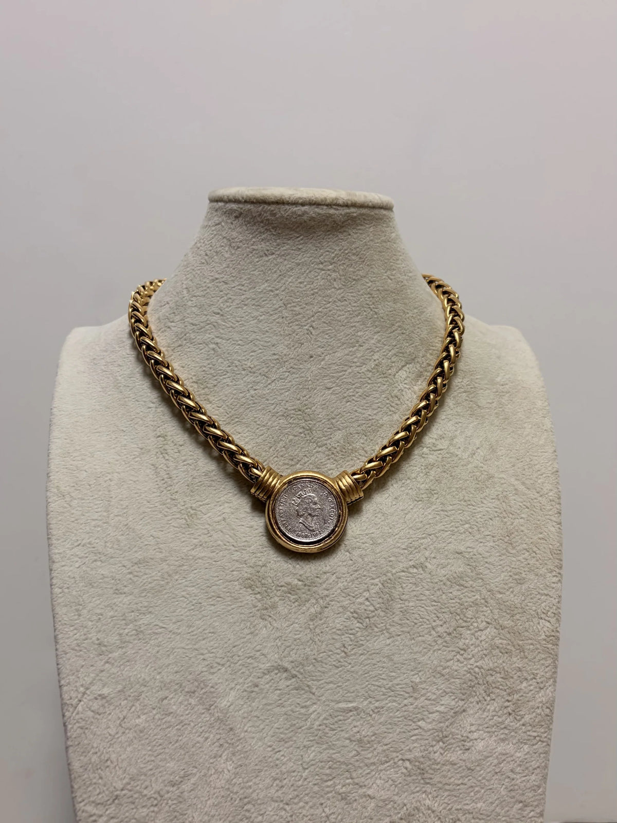YOCHI QUEEN COIN CHOKER NECKLACE